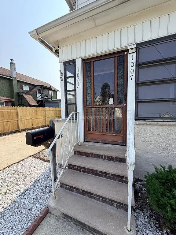 1007 Stafford Ave — Photo 3