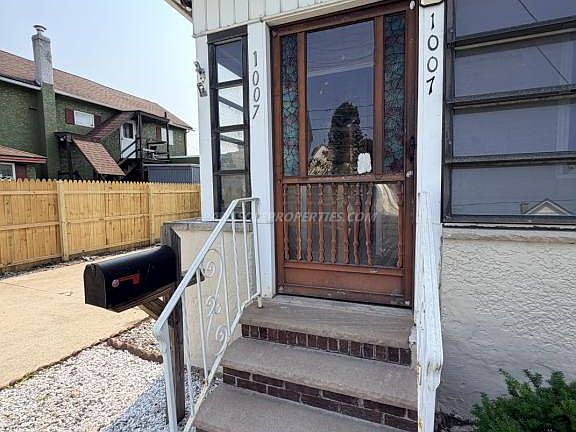 3rd image of 1007 Stafford Ave