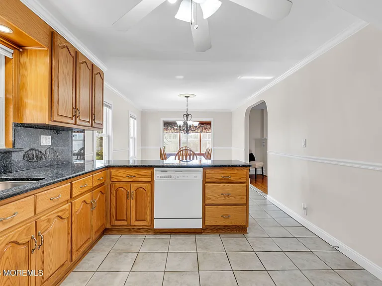 37 Highland Ave — Photo 22