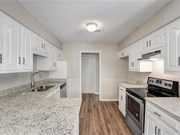 2nd image of 1926 Aspen Dr