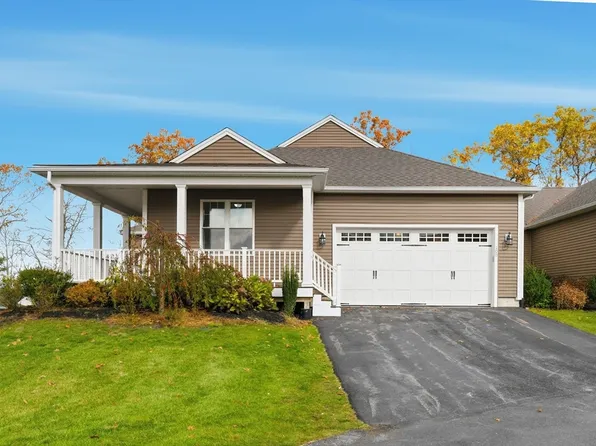 100 Spring Hill Dr #100, Uxbridge, MA 01569