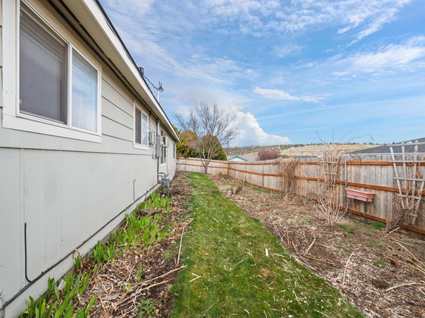 321 NE 8th St, Madras, OR 97741