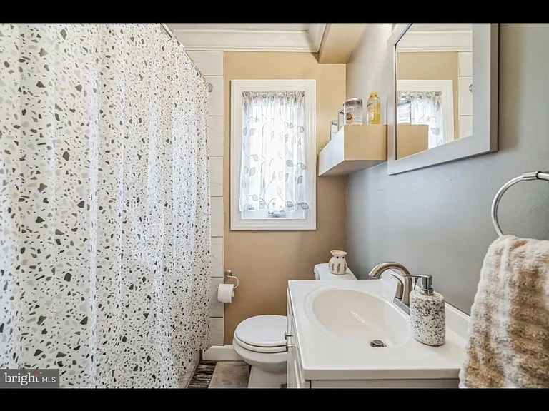 1133 Jefferson Ave — Photo 7