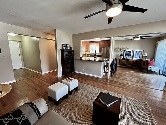 3rd image of 1057 W Pratt Blvd APT 1A