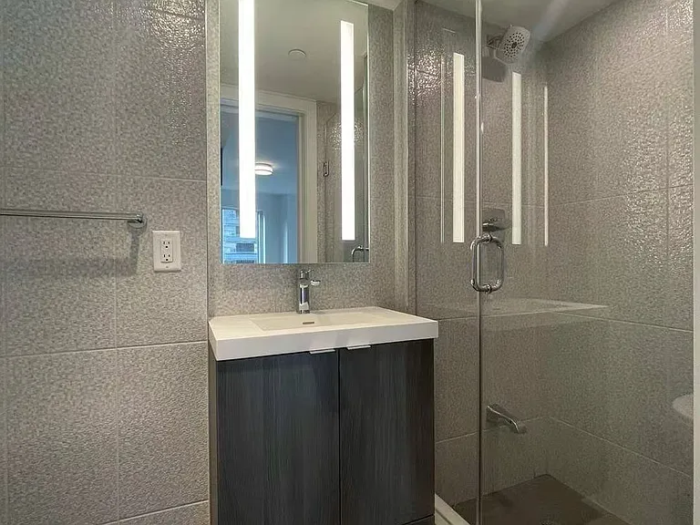 575 Bloor St E #907 — Photo 3