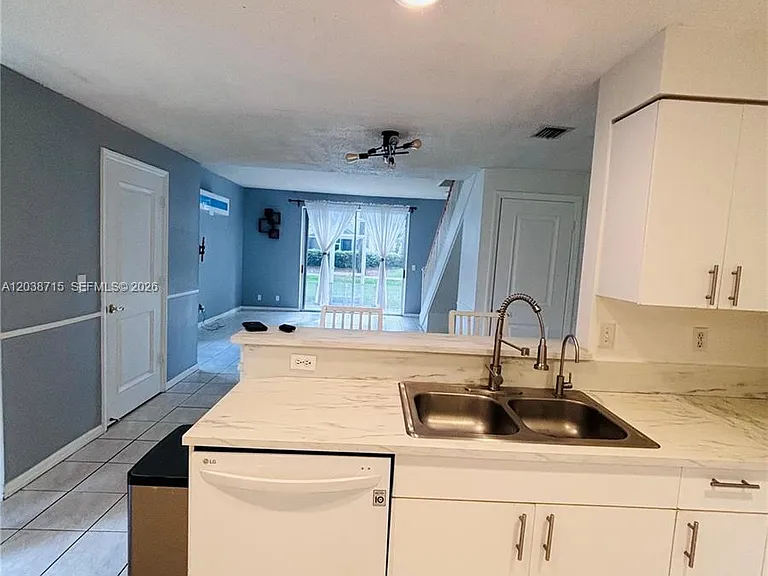 1290 Sorrento Dr #1290 — Photo 7