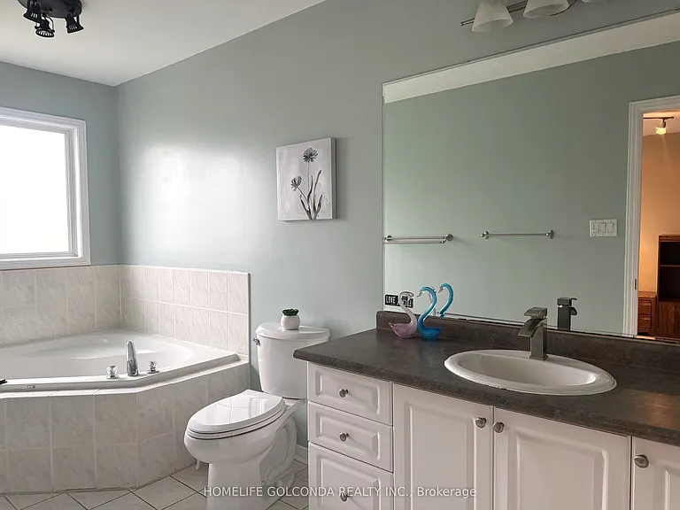 74 Rideau Dr — Photo 16
