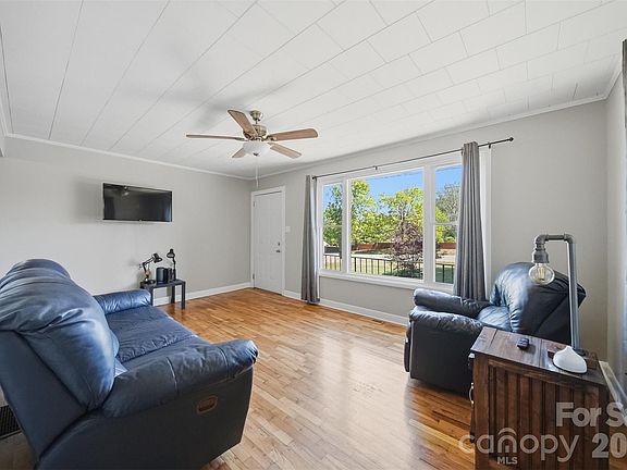 5th image of 5075 Fleetwood Dr