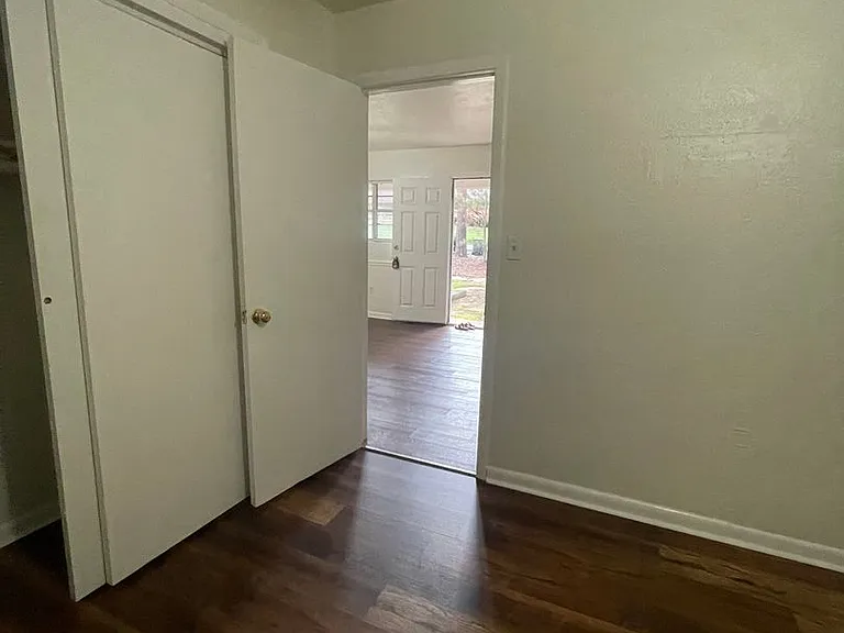 2412B Airport Dr — Photo 11