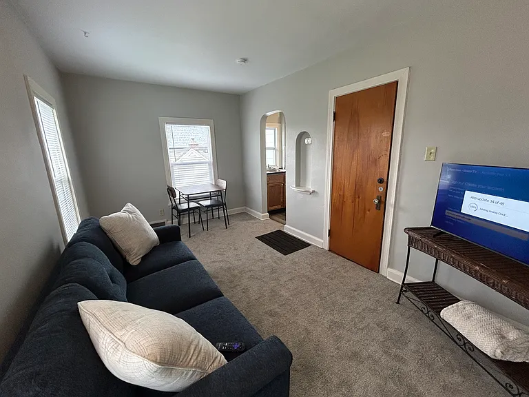 1746 B Ave NE — Photo 2