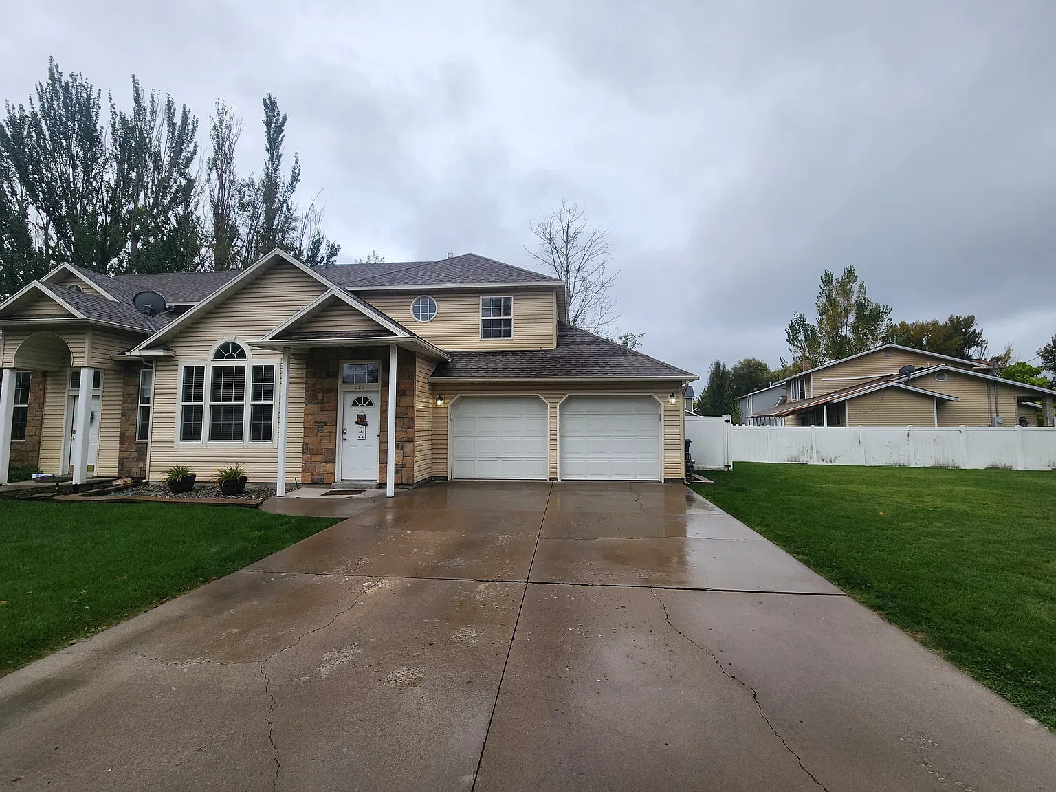 3 bed, 1.5 bath, 1404 sqft, $1,825 — Photo 1