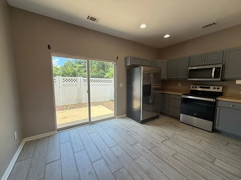 422 Delta Dr — Photo 8