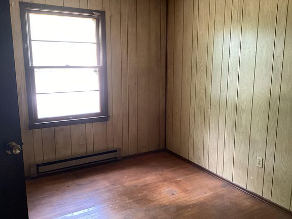 5th image of 262 E 35th St