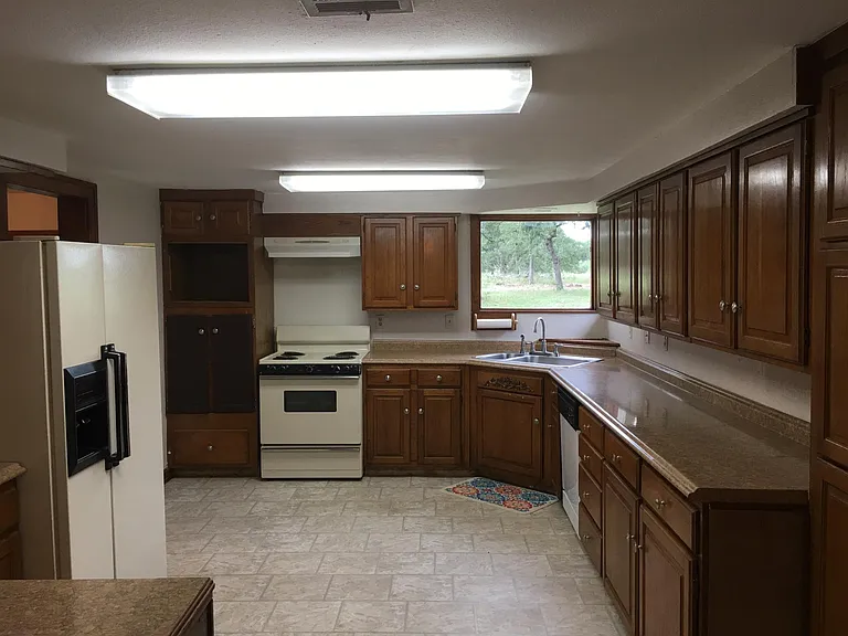 1339 FM 2104 — Photo 15