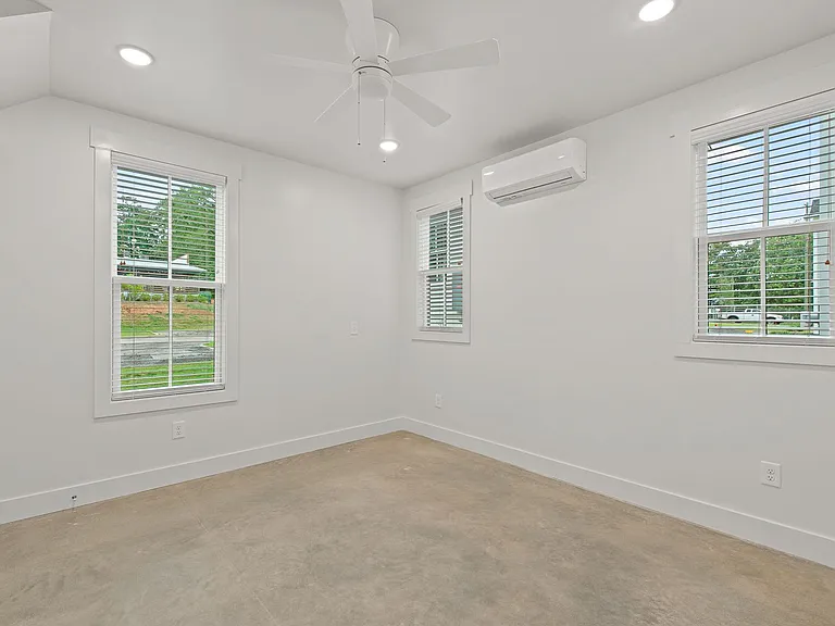 709 Jefferson St — Photo 18