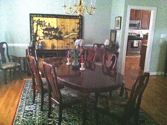 3rd image of 826 Farnham Dr
