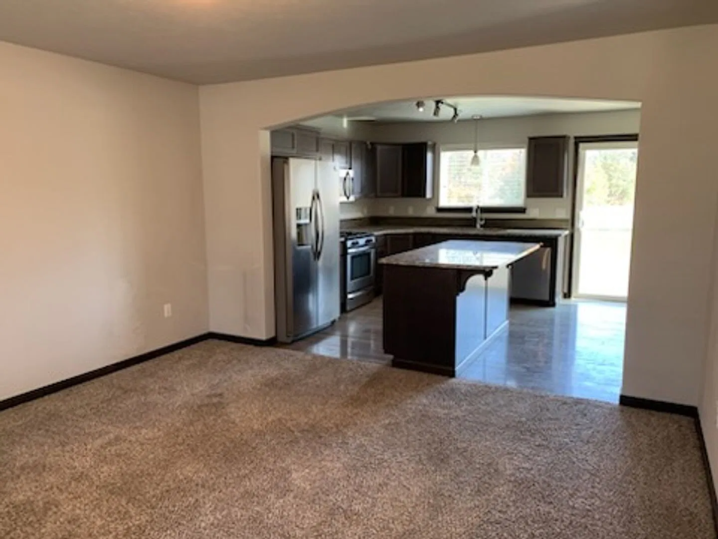 Three Car Garage! — Photo 2