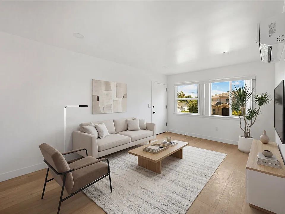 15 Christina St