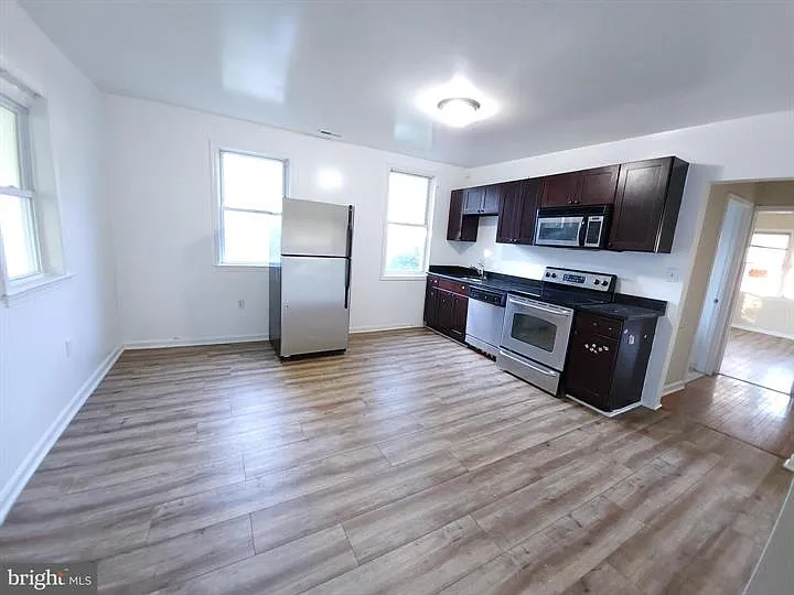 5023 Emo St — Photo 2