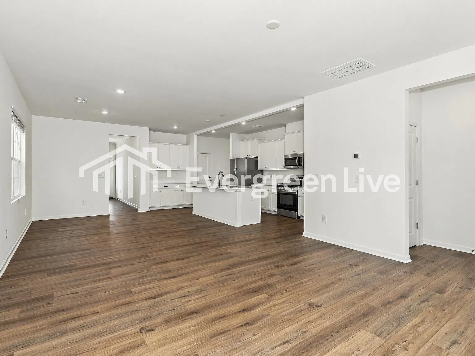 3 bed, 2.5 bath, 1986 sqft, $1,800 — Photo 3