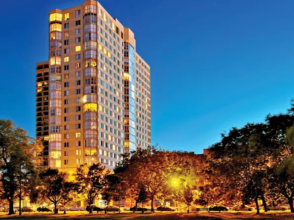 Hyde Park Tower, 5140 S Hyde Park Blvd APT 10B, Chicago, IL 60615