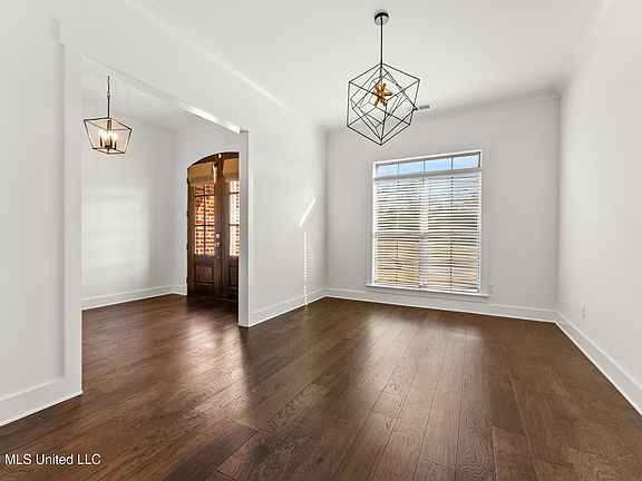 5th image of 3292 Kreunen St