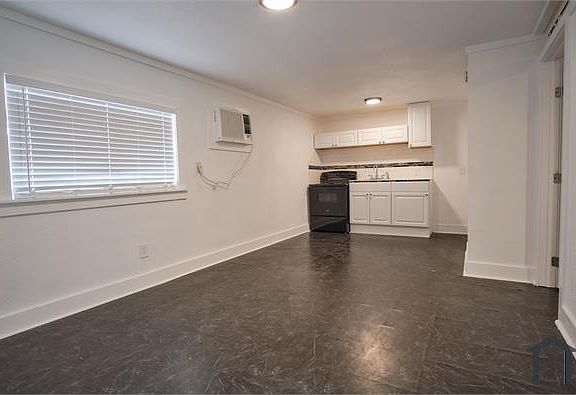 4th image of 2907 Norton St #15