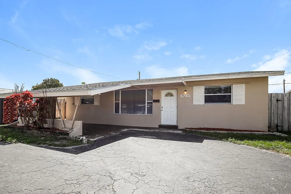 3 bed, 2.0 bath, 1279 sqft, $4,350 — Photo 1