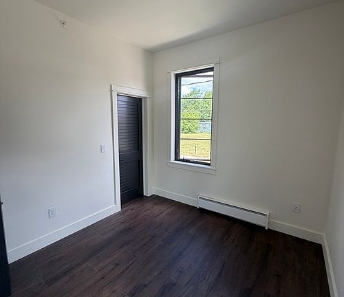 3rd image of 112 Burt St #1