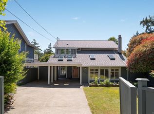 793 Stellys Cross Rd, Central Saanich, BC V8M 1C6