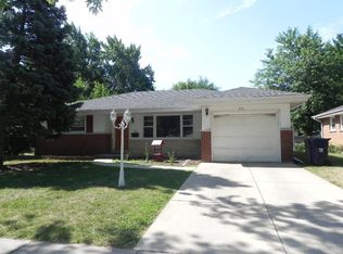 943 Sioux Dr, Elgin, IL 60120