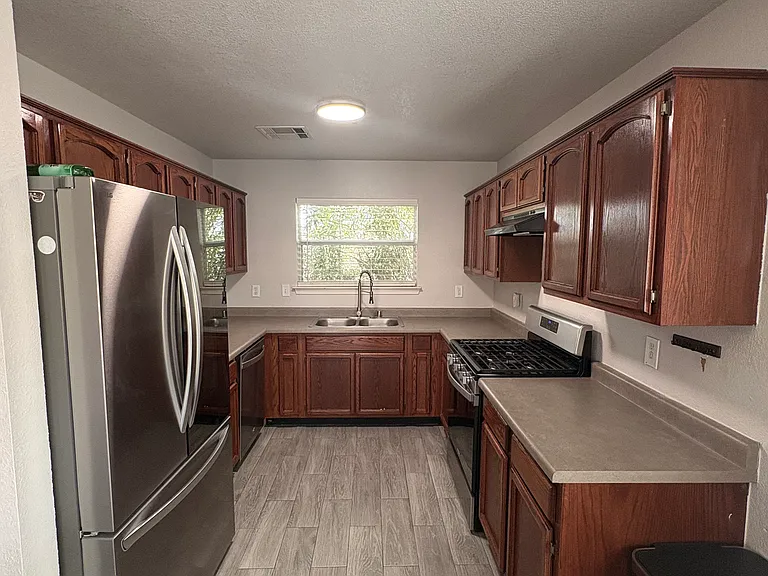 14231 Poets Rock Ln — Photo 3