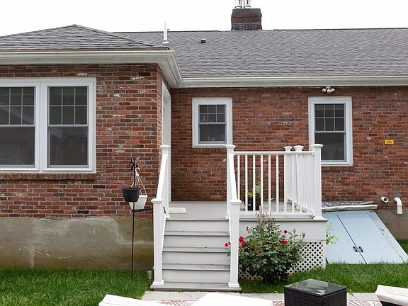 3rd image of 42 Churchill Pl