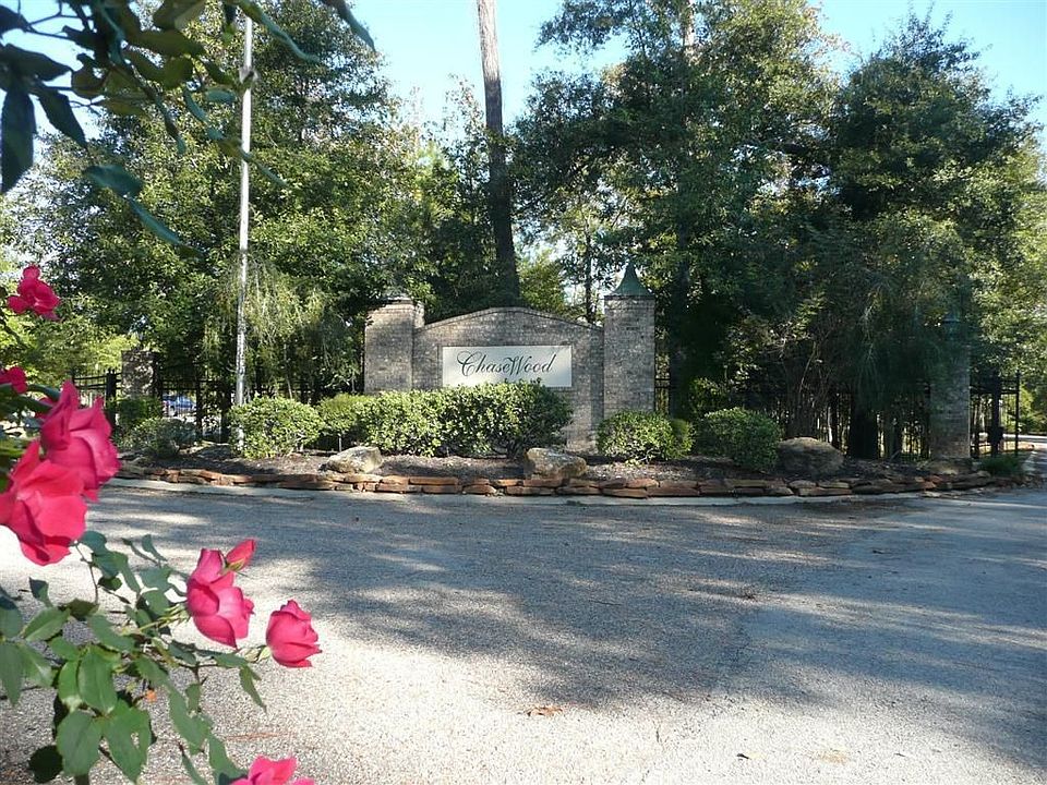 Entrance into the beautiful acreage community of Chasewood.