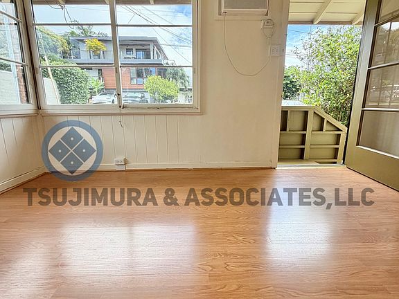 3rd image of 3911 Maunaloa Ave