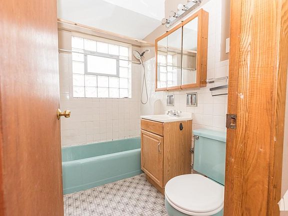 5th image of 3942 N California Ave #1226