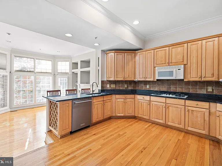 5237 Bessley Pl — Photo 36