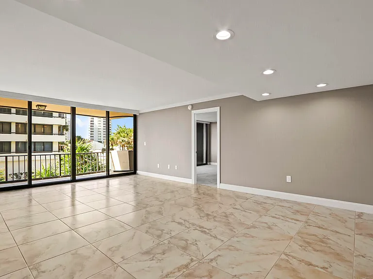 4200 N Ocean Dr #1-203 — Photo 5