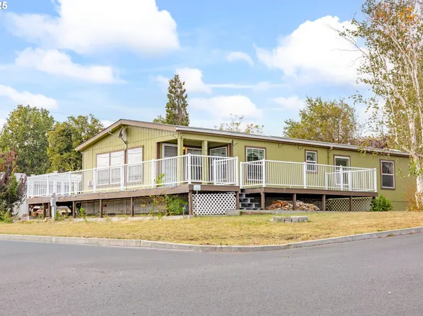 299 4th St, Maupin, OR 97037