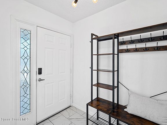 4th image of 837 Poinsetta Dr #0