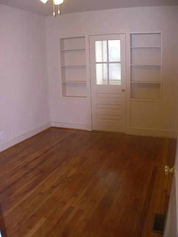 2 bed, 900 sqft, $2,295 — Photo 3