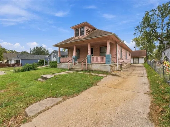 925 Pottawatomie St, Leavenworth, KS 66048