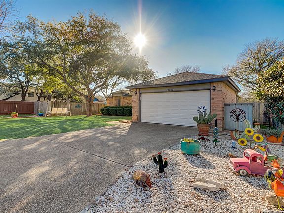 3rd image of 19707 Encino Way