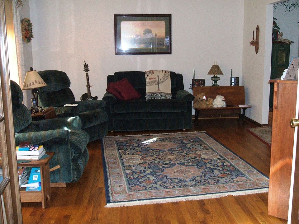 2nd image of 7040 Wood Glen Dr
