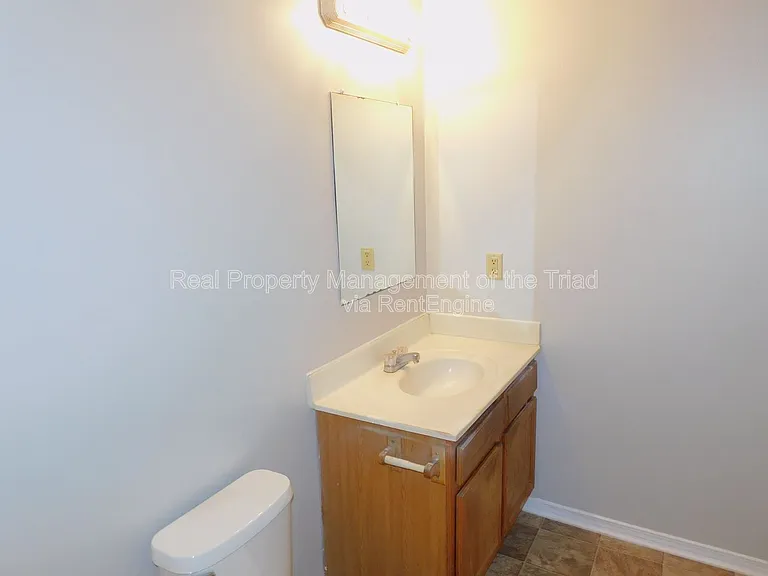 1805 Cody Ave — Photo 12