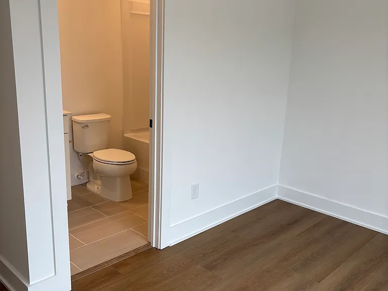 3644 S Tryon St — Photo 8