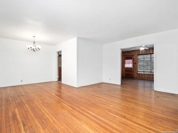 327 ALTGELT AVE, San Antonio, TX 78201