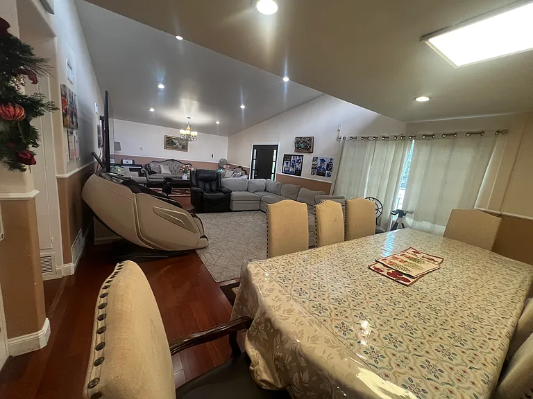 10614 Scott Ave — Photo 5