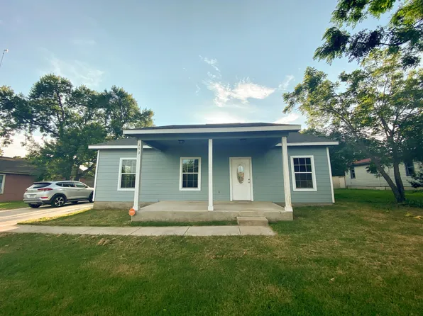 153 Ivy Ave, Luling, TX 78648