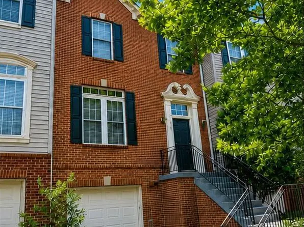 43061 Golf View Dr, Chantilly, VA 20152